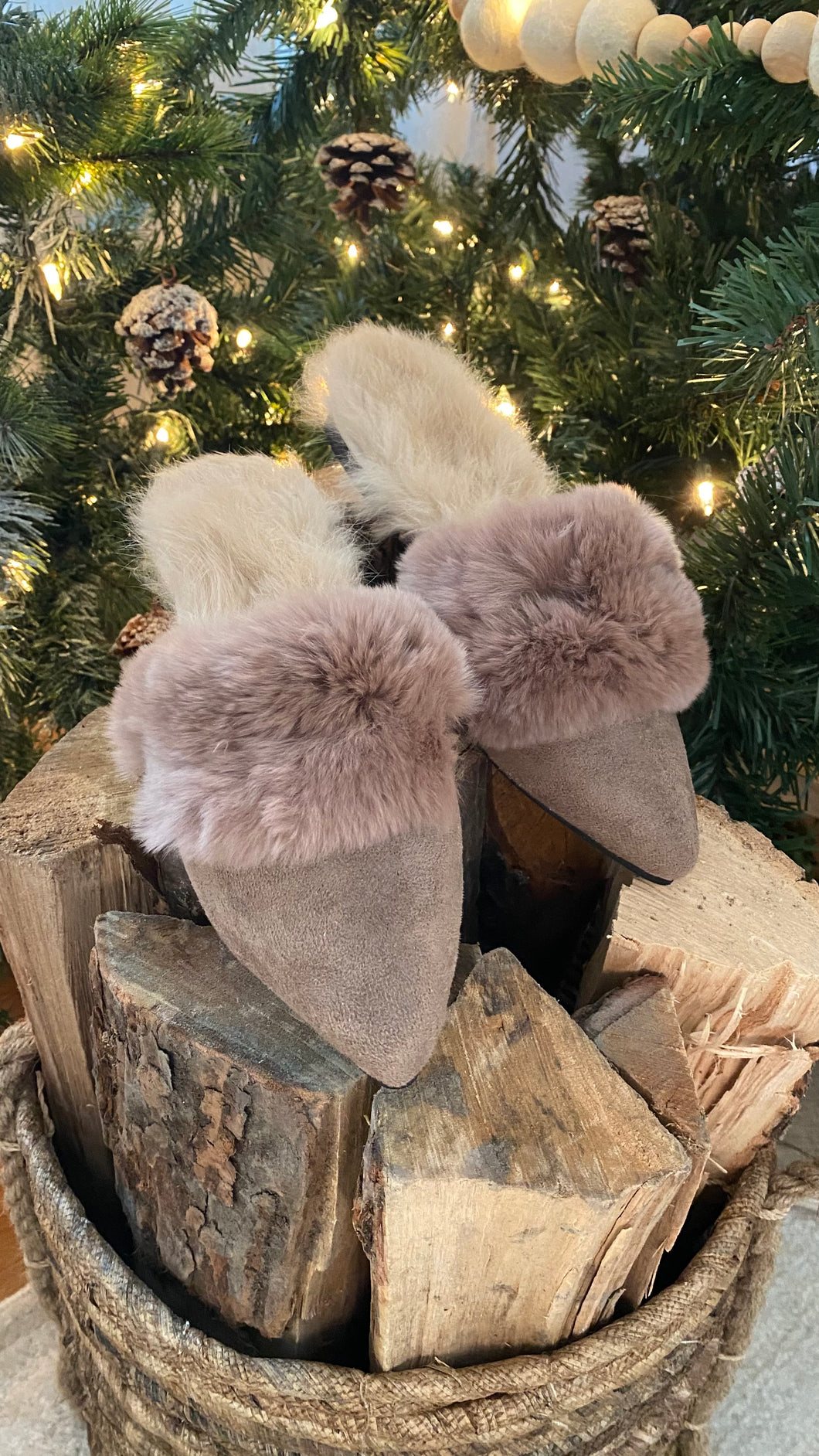 “Winter fox” fur slides