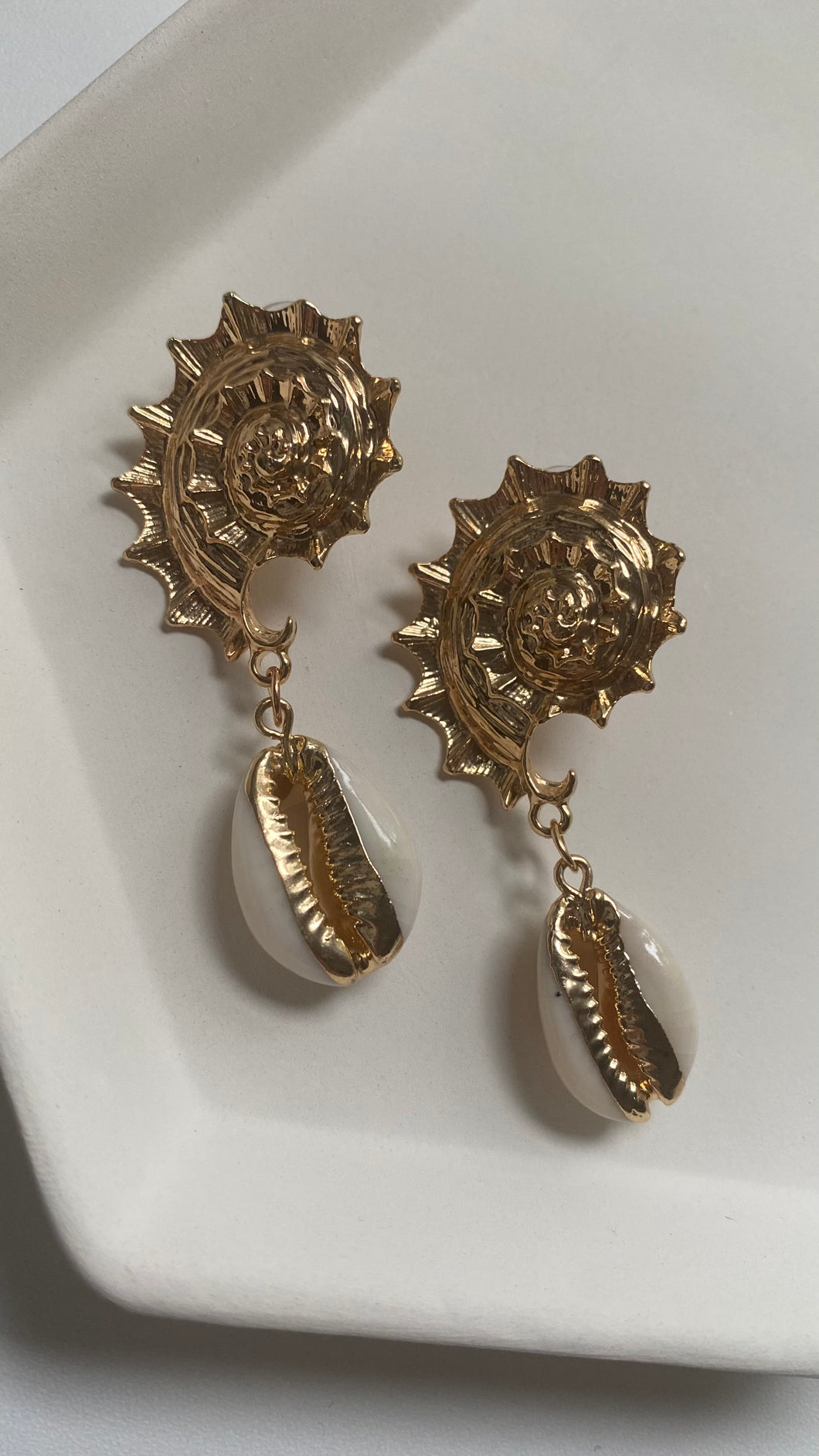 “Ursula” Shell Earrings