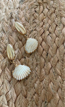 Load image into Gallery viewer, “Corazza” Shell Earrings
